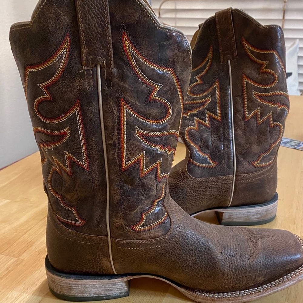 Mens Ariat boots - worn 4 times. Size 12ee